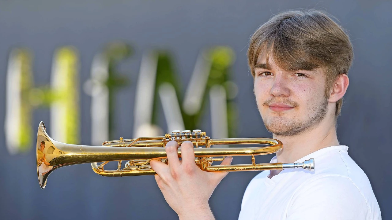 <span style="color:yellow;"><strong>SPIELORT: Sparte 4</strong><br>Eisenbahnstr. 22</span><br><br>MUSIK SALON<br>Weltreise mit Trompete