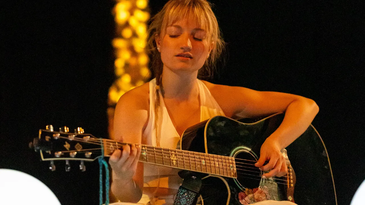ES.SENZ<br>Schauspiel, Tanz und Gesang