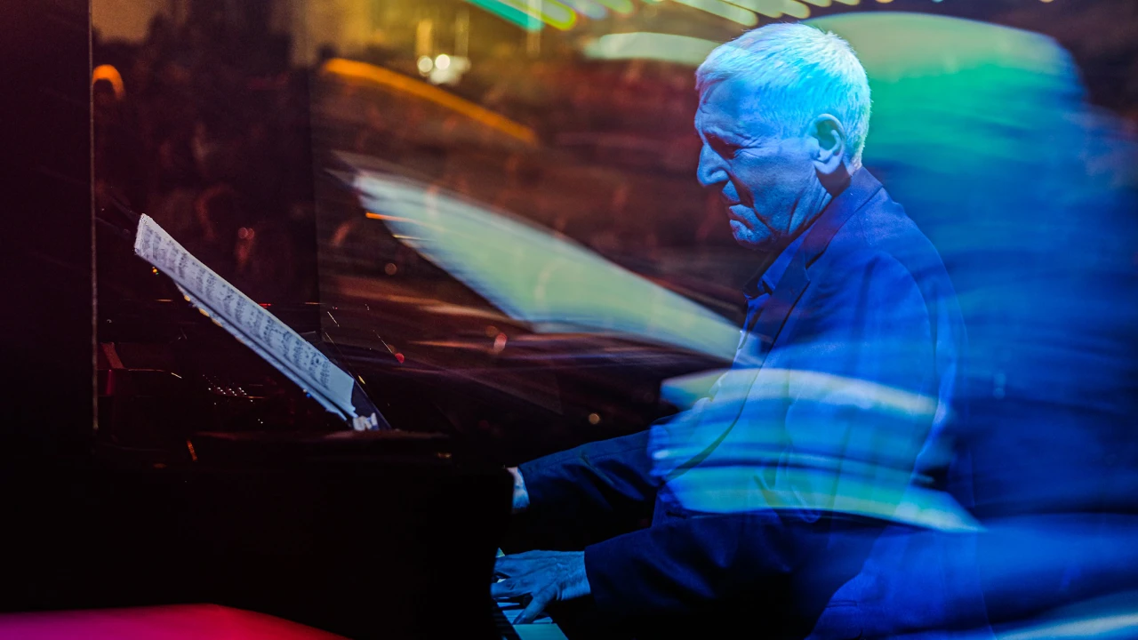 ARI EREV TRIO<br>Close to Home