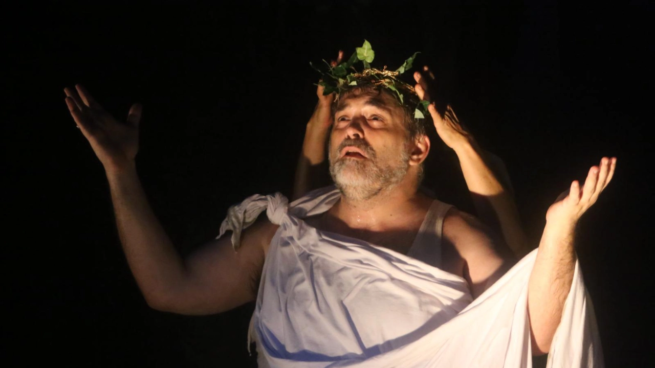 CALÍGULA. EL JUGUETE DE UN LOCO<br>Caligula – Spielball eines Wahnsinnigen<br>El Vacío Fértil Compañía Teatral – Argentinien<br>In spanischer Sprache mit deutschen Übertiteln
